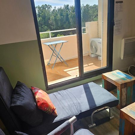 T2 climatisé domaine de la Coudoulière devant la plage, terrasse vue mer au milieu de la pinède au calme sans vis à vis dernier étage Six-Fours-les-Plages Habitación foto